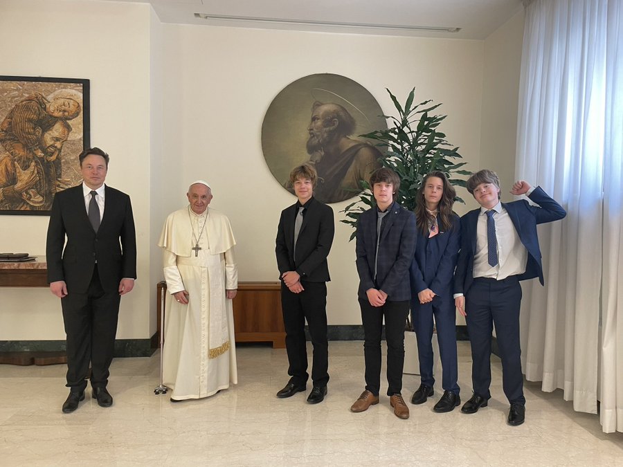 إيلون ماسك يلتقي البابا فرنسيس