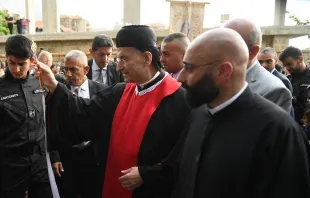 البطريرك الماروني الكاردينال مار بشارة بطرس الراعي مباركًا المؤمنين Provided by: Maronite Catholic Patriarchate of Antioch