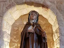 تمثال القديسة فيرونيكا جولياني