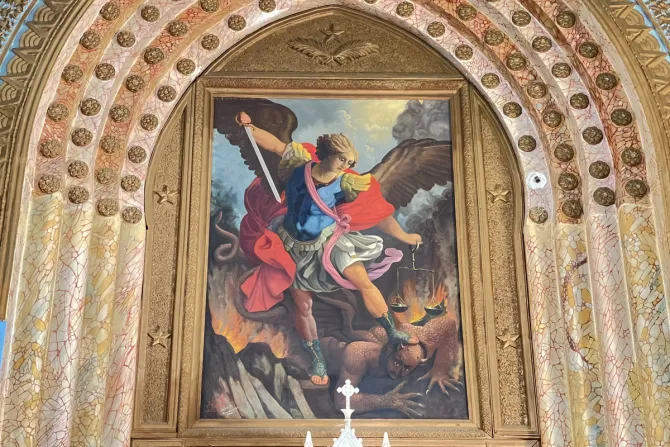 كنيسة مار ميخائيل في بلدة سرعل اللبنانيّة