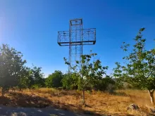 «صليب كلّ الشعوب» في قناة باكيش بقرية بسكنتا اللبنانيّة