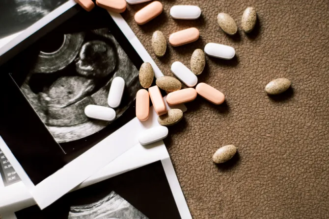 قضيّة الإجهاض الكيميائيّ عن بُعد بين مؤيّد ومعارض