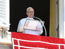 البابا لاوون الرابع عشر يتلو صلاة التبشير الملائكيّ مع المؤمنين المحتشدين في ساحة القدّيس بطرس-الفاتيكان