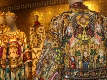 بعضٌ من تصاميم دار دولتشي آند غابانا المستوحاة من الرموز الدينيّة