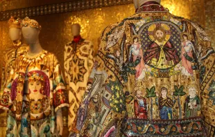 بعضٌ من تصاميم دار دولتشي آند غابانا المستوحاة من الرموز الدينيّة مصدر الصورة: رومي الهبر