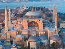 آيا صوفيا وباحة السلطان أحمد في إسطنبول