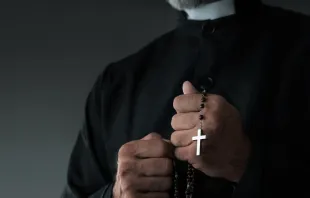 العزوبة الكهنوتيّة بين الثبات وإعادة النظر مصدر الصورة: rangizzz/Shutterstock