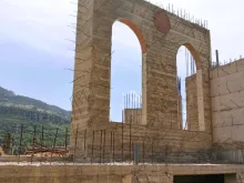 المبنى الجديد لكنيسة القدّيسة تقلا في مجدليا اللبنانيّة لا يزال قيد الإنشاء