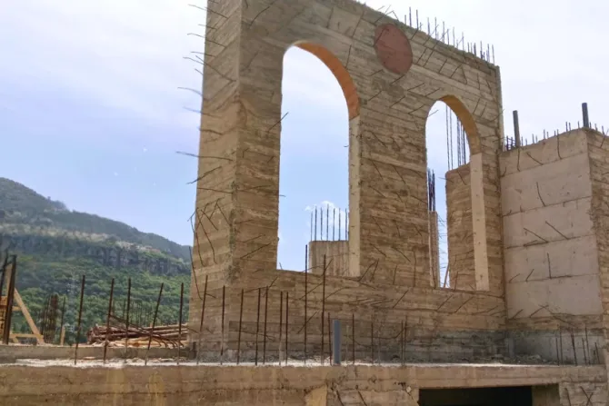 المبنى الجديد لكنيسة القدّيسة تقلا في مجدليا اللبنانيّة لا يزال قيد الإنشاء