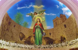 كنيسة القدّيسة تقلا في بلدة دقّون-قضاء عاليه، لبنان مصدر الصورة: صفحة القدّيسة تقلا-دقّون الرسميّة في فيسبوك