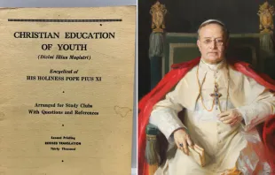 البابا بيوس الحادي عشر (إلى اليمين) ورسالته العامّة بعنوان «التربية المسيحيّة» (إلى اليسار) مصدر الصورة: ويكيميديا كومونز/biblio.com