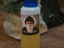 يُعَدّ القدّيس شربل من أكثر القدّيسين الذين ارتبطت أسماؤهم بالمعجزات في تاريخ الكنيسة