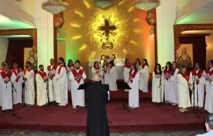 جانبٌ من أمسية التراتيل في كنيسة القلب الأقدس الكلدانيّة-بغداد، العراق مصدر الصورة: الأب أمير كمّو