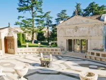 تهدف الجائزة إلى تكوين فهمٍ أكثر شمولًا وعمقًا للحقيقة