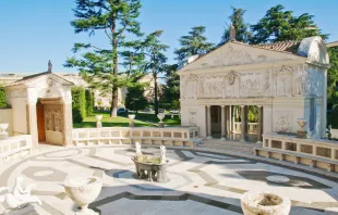 تهدف الجائزة إلى تكوين فهمٍ أكثر شمولًا وعمقًا للحقيقة مصدر الصورة: Catarina Belova/Shutterstock