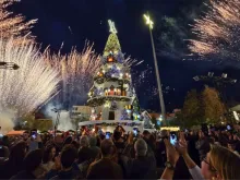 أعادت زيارة البابا الفرح إلى قلوب اللبنانيّين وفتحت بابًا واسعًا لتأمّل معنى العيد