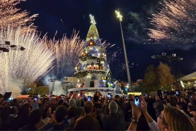 أعادت زيارة البابا الفرح إلى قلوب اللبنانيّين وفتحت بابًا واسعًا لتأمّل معنى العيد