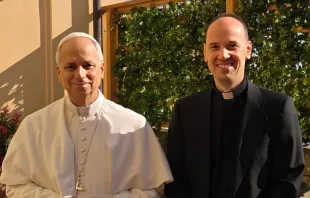 الأب ماركو بيلّيري والبابا لاوون الرابع عشر مصدر الصورة: أبرشية سان مينياتو/وكالة الأنباء الكاثوليكيّة