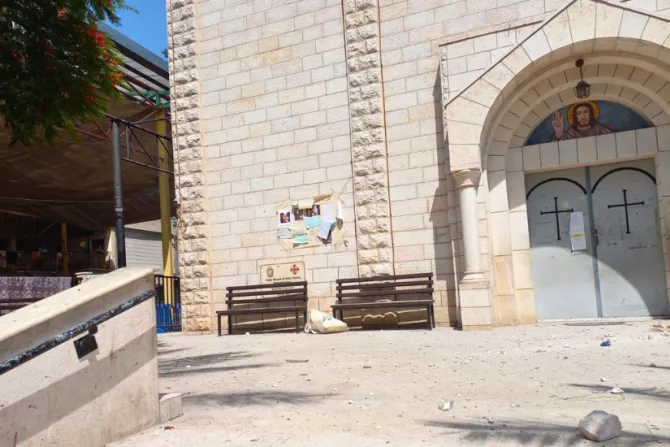 جانب من الدمار في كنيسة العائلة المقدّسة للاتين-غزة بعد الاستهداف الإسرائيليّ