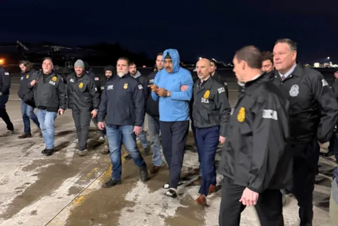 استهلّت فنزويلا العام الجديد على وقع حدثٍ استثنائيّ هزّ المشهد الدوليّ مع اعتقال الرئيس نيكولاس مادورو في عمليّة أميركيّة