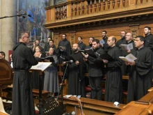 مع جوق الترتيل في خلال يوم الصلاة من أجل السلام بحضور البابا فرنسيس