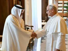 البابا لاوون الرابع عشر يلتقي وليّ عهد البحرين رئيس مجلس الوزراء الأمير سلمان بن حمد آل خليفة في الفاتيكان اليوم