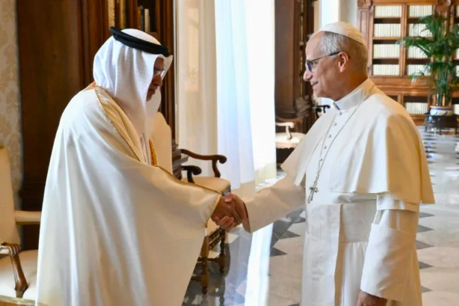 البابا لاوون الرابع عشر يلتقي وليّ عهد البحرين رئيس مجلس الوزراء الأمير سلمان بن حمد آل خليفة في الفاتيكان اليوم