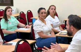 من الجلسة الثانية للورشة التربويّة في مقر جمعيّة التعليم المسيحيّ الكاثوليكيّة-حلب مصدر الصورة: اللجنة الأسقفيّة الكاثوليكيّة للتنشئة الوطنيّة في حلب