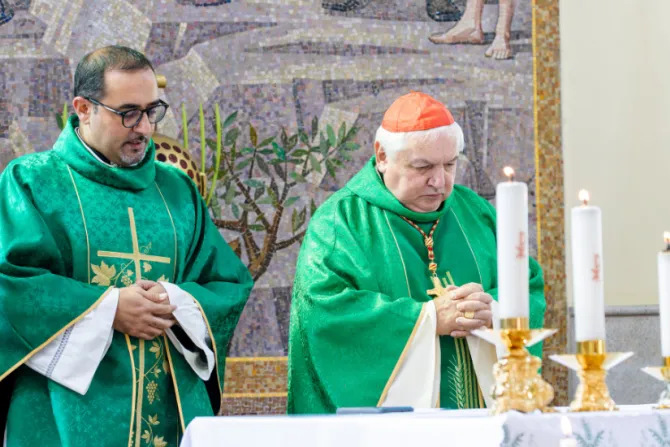 أفلين يترأّس القدّاس الإلهيّ في كنيسة الفادي للاتين في الطيبة، رام الله