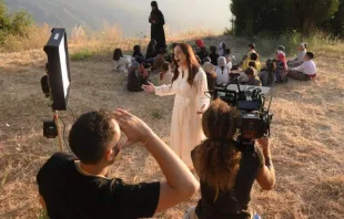 من كواليس تصوير ترنيمة الفنّانة ليال نعمة بين إهدن وزغرتا مصدر الصورة: الأبرشيّة البطريركيّة المارونيّة، نيابة إهدن-زغرتا