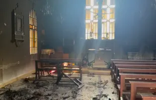 لقطة شاشة من فيديو يوثّق آثار التخريب في كنيسة مار بولس-قرية رضيمة اللواء، السويداء مصدر الصورة: الأب طوني بطرس