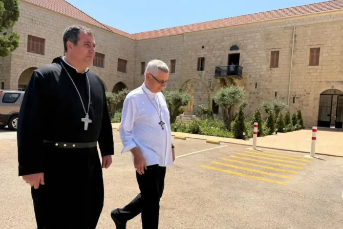 المطران سيمينيوفسكي والأباتي رزق يجولان في دير سيّدة اللويزة-زوق مصبح، لبنان