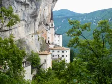 مزار مادونا ديلا كورونا