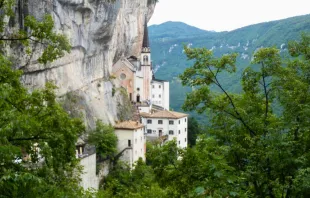 مزار مادونا ديلا كورونا مصدر الصورة: رومي الهبر