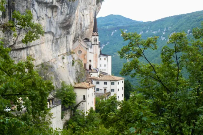 مزار مادونا ديلا كورونا