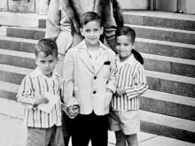 البابا لاوون الرابع عشر (من اليسار)، وشقيقاه لويس بريفوست وجون بريفوست