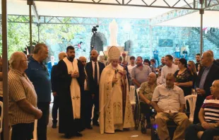 الراعي يترأّس القدّاس الإلهيّ في كنيسة سيّدة إيليج سلطانة الشهداء-ميفوق، القطّارة مصدر الصورة: البطريركيّة المارونيّة