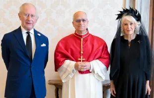 البابا لاوون الرابع عشر يلتقي الملك تشارلز الثالث والملكة كاميلا في الفاتيكان ويصلّي معهما مصدر الصورة: فاتيكان ميديا