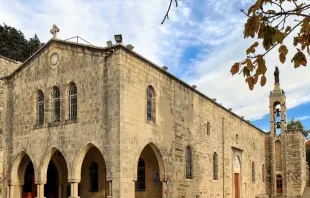 كنيسة سيّدة التلّة في بلدة دير القمر، لبنان مصدر الصورة: صفحة كنيسة سيّدة التلّة في فيسبوك