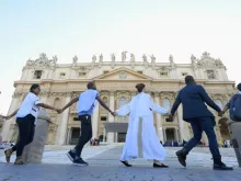 يؤكّد اللقاء الدور الرياديّ للفاتيكان في تعزيز الحوار بين الشعوب وترسيخ قيم السلام والأخوّة