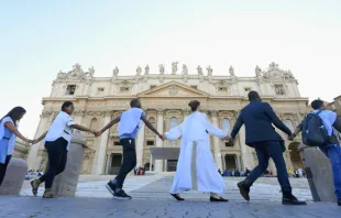 يؤكّد اللقاء الدور الرياديّ للفاتيكان في تعزيز الحوار بين الشعوب وترسيخ قيم السلام والأخوّة مصدر الصورة: فاتيكان ميديا