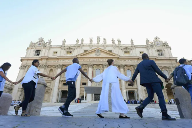 يؤكّد اللقاء الدور الرياديّ للفاتيكان في تعزيز الحوار بين الشعوب وترسيخ قيم السلام والأخوّة