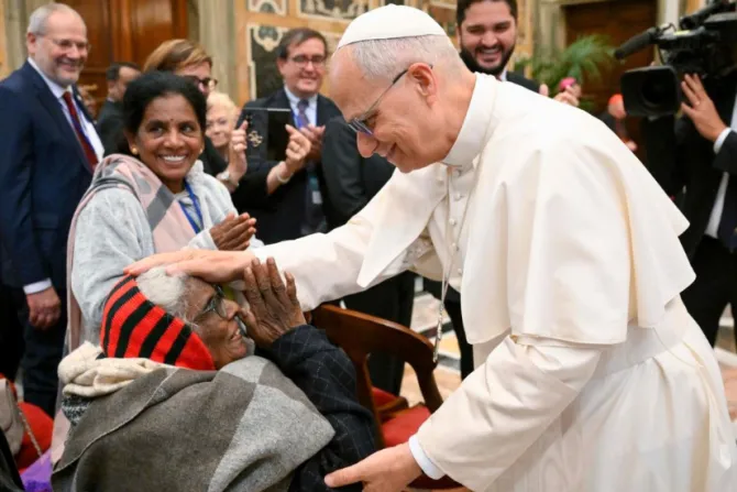 البابا لاوون الرابع عشر يلتقي المشاركين في المؤتمر الدوليّ الثاني لرعويّة المسنّين في القصر الرسولي الفاتيكانيّ اليوم