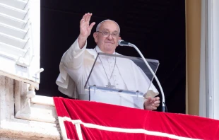 البابا فرنسيس يتلو التبشير الملائكيّ مع المؤمنين في الفاتيكان مصدر الصورة: فاتيكان ميديا