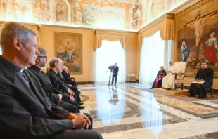 البابا لاوون الرابع عشر يلتقي هيئة كتّاب مجلّة «الحضارة الكاثوليكيّة» في القصر الرسوليّ الفاتيكانيّ اليوم مصدر الصورة: فاتيكان ميديا