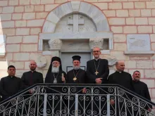 الكاردينال بييرباتيستا بيتسابالا والبطريرك ثيوفيلوس الثالث في خلال زيارتهما غزّة  (يوليو/تمّوز 2025)