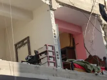 أضرار لحقت بعددٍ من المباني في حيَّي الشيخ مقصود والأشرفيّة في حلب