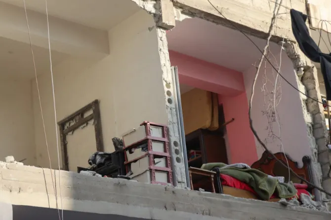 أضرار لحقت بعددٍ من المباني في حيَّي الشيخ مقصود والأشرفيّة في حلب