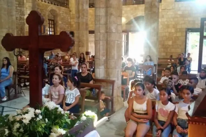 قدّاس إلهيّ في رعيّة القدّيس توما الرسول للروم الملكيّين الكاثوليك-صور وسط تصاعد وتيرة الحرب في جنوب لبنان العام الماضي