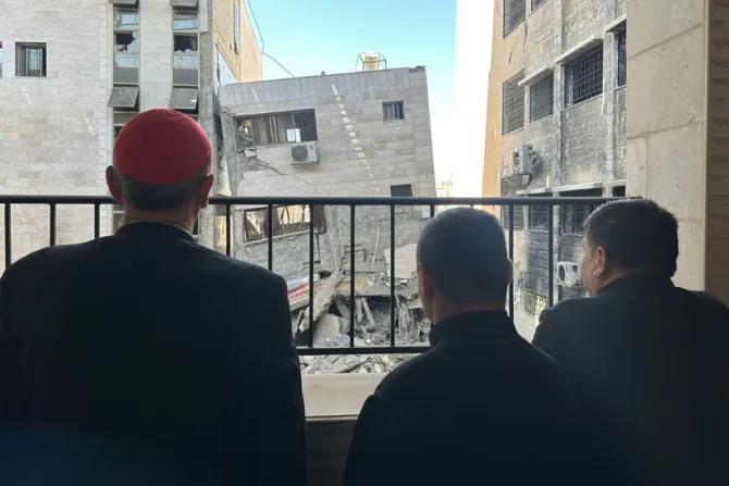 البطريركيّة اللاتينيّة تدعو إلى التفكير في إعادة الإعمار لا في الحرب